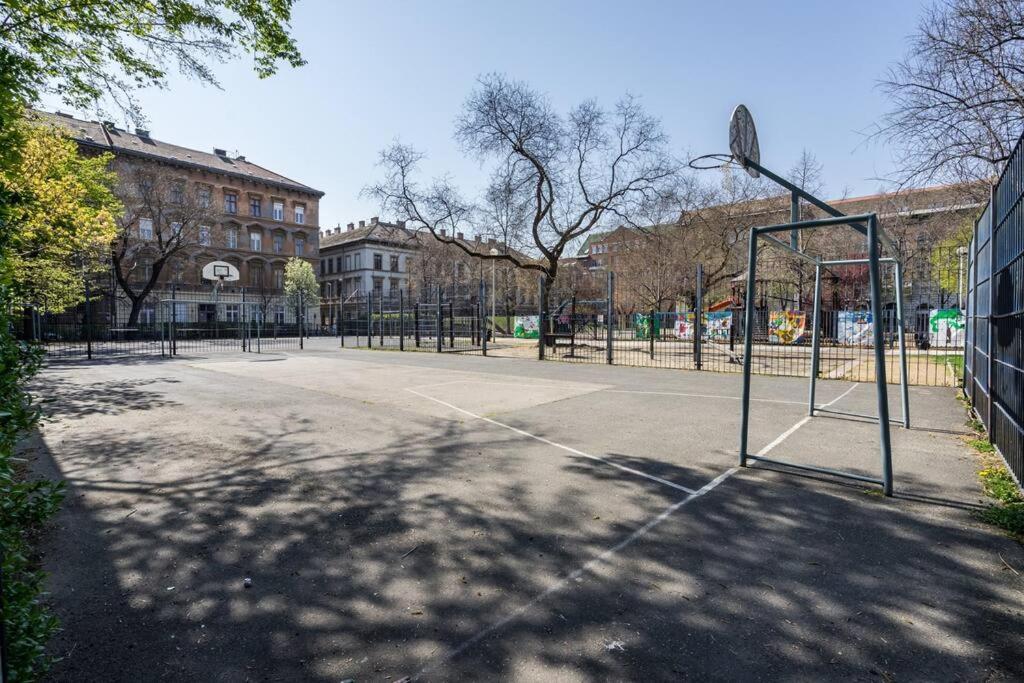 Klauzal Garden City Apartments Budapeste Exterior foto